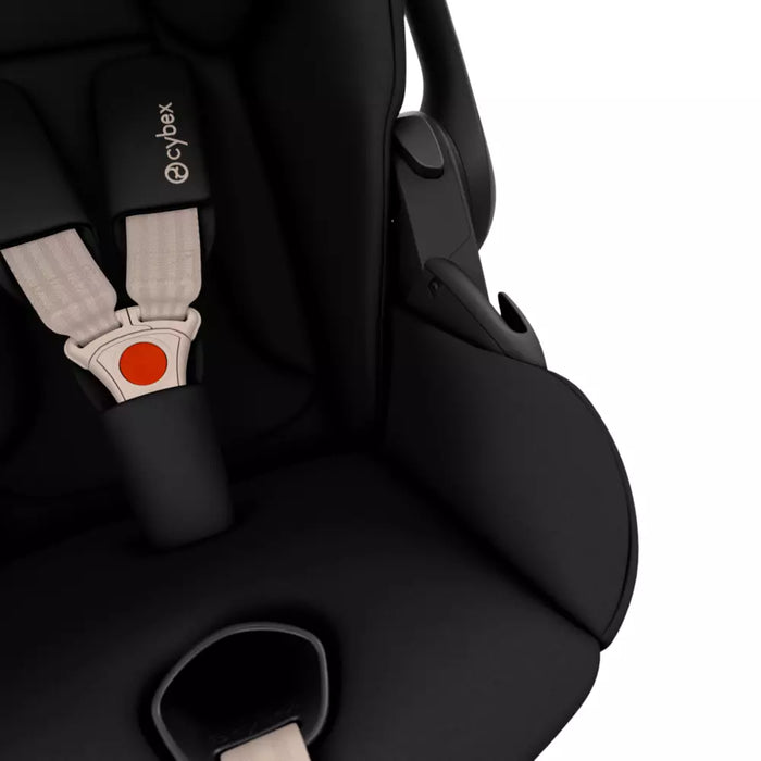Cybex Cloud S Comfort turvakaukalo Sepia Black värissä, yksityiskohta edestä