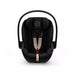 Cybex Cloud S Comfort turvakaukalo Sepia Black värissä, kuvattuna suoraan edestä pääntuki ylhäällä