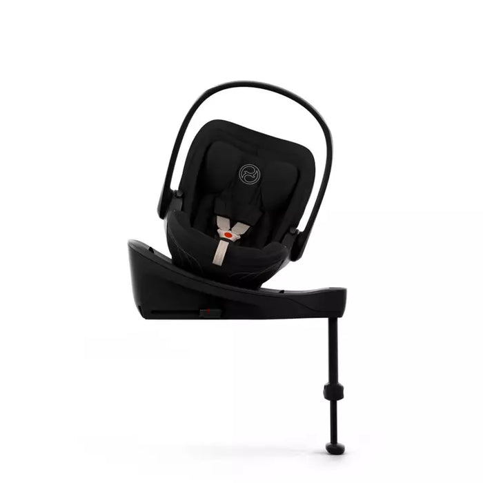 Cybex Cloud S Style Sepia Black kallistettuna jalustassa