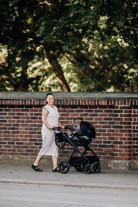 Cybex Cloud T kaukalo Oran rattaissa kiinni