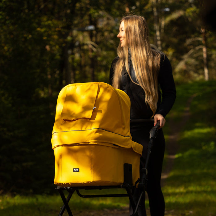 Unto2 yhdistelmävaunut kantarelli värissä metsässä