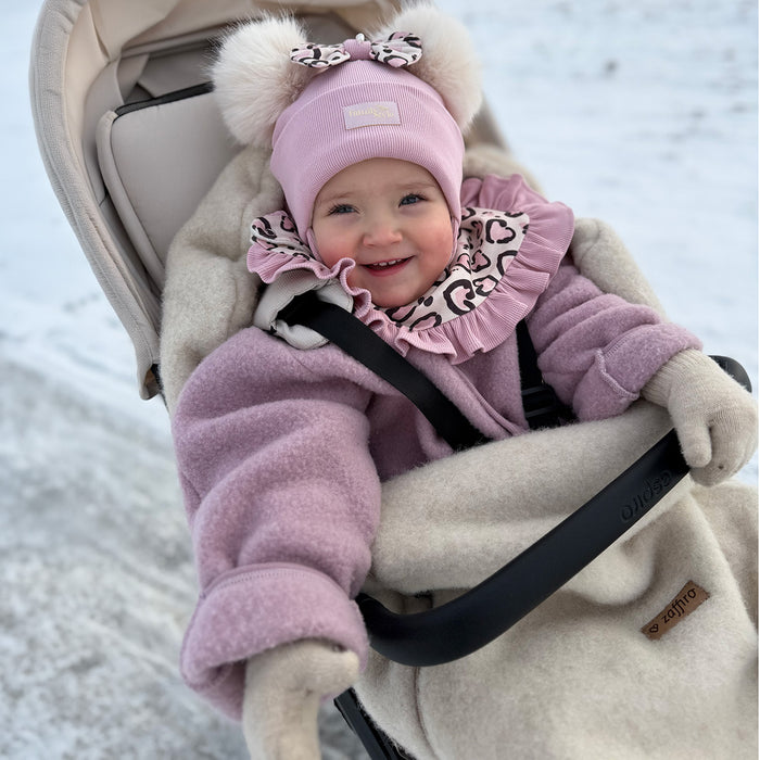 Maxi Sierra jatkettavasta lämpöpussista lifestyle kuva. Lapsi pussissa rattaissa