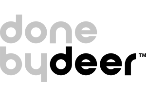 Done by Deerin logo ja vauva tutkimassa kuvakirjaa