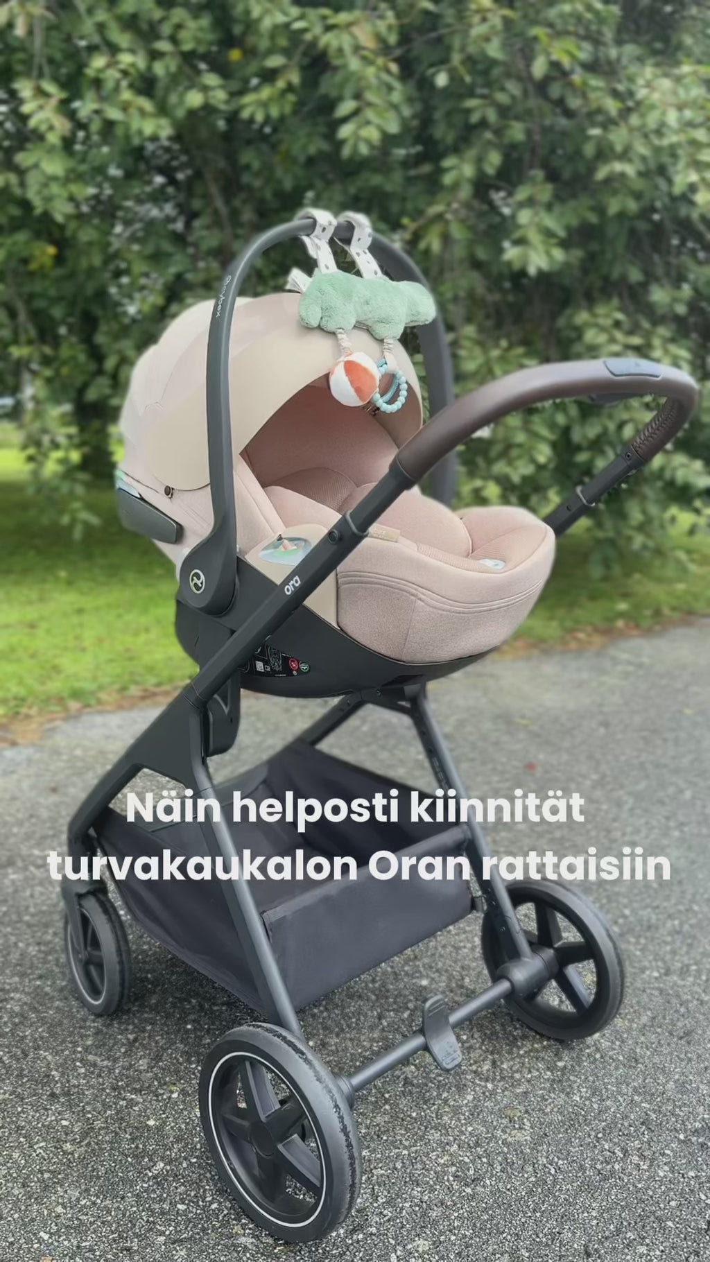 Video, josta näkyy kuinka Otso ja Oiva adapterit kiinnitetään vaunujen runkoon